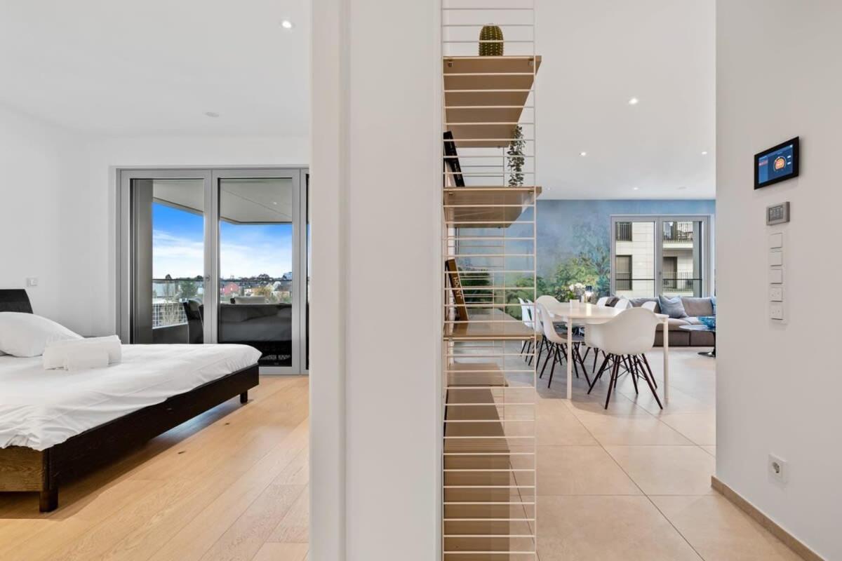 Lux City Escape 2br Apt With Balcony & Workspace Appartement *