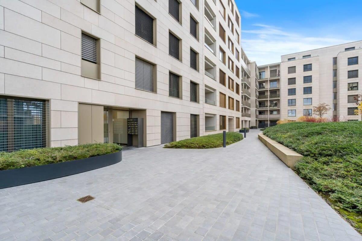 Appartement Lux City Escape 2br Apt With Balcony & Workspace *