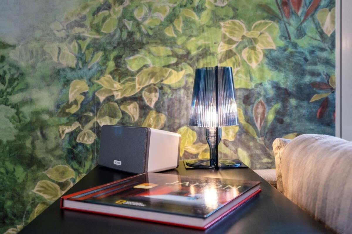 Lux City Escape 2br Apt With Balcony & Workspace Appartement *